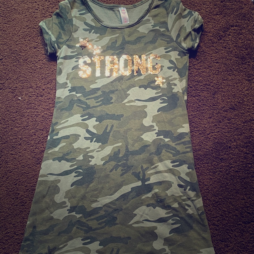 Camouflage dress, flip sequins.